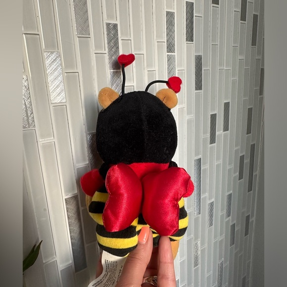 Walt Disney Winnie The Pooh Bear Valentine Bumble Bee Plush Toy - Picture 6 of 7